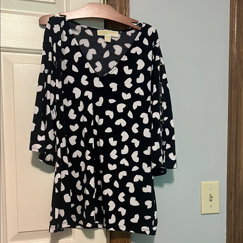 Michael Kors Black and Cream Heart Pattern Top. Cold shoulder.